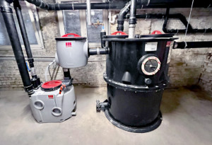 Zu sehen ist eine Fettabscheideranlage, Wartung, Reinigung, Inspektion und Entsorgung von Fettabscheideranlagen mit Uni Roka Berlin